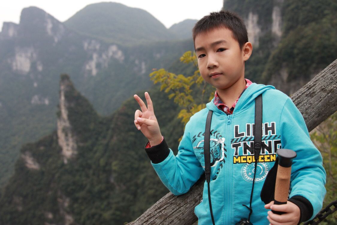 The sixth grade class 5 civilization Aston -- Peng Jingfei