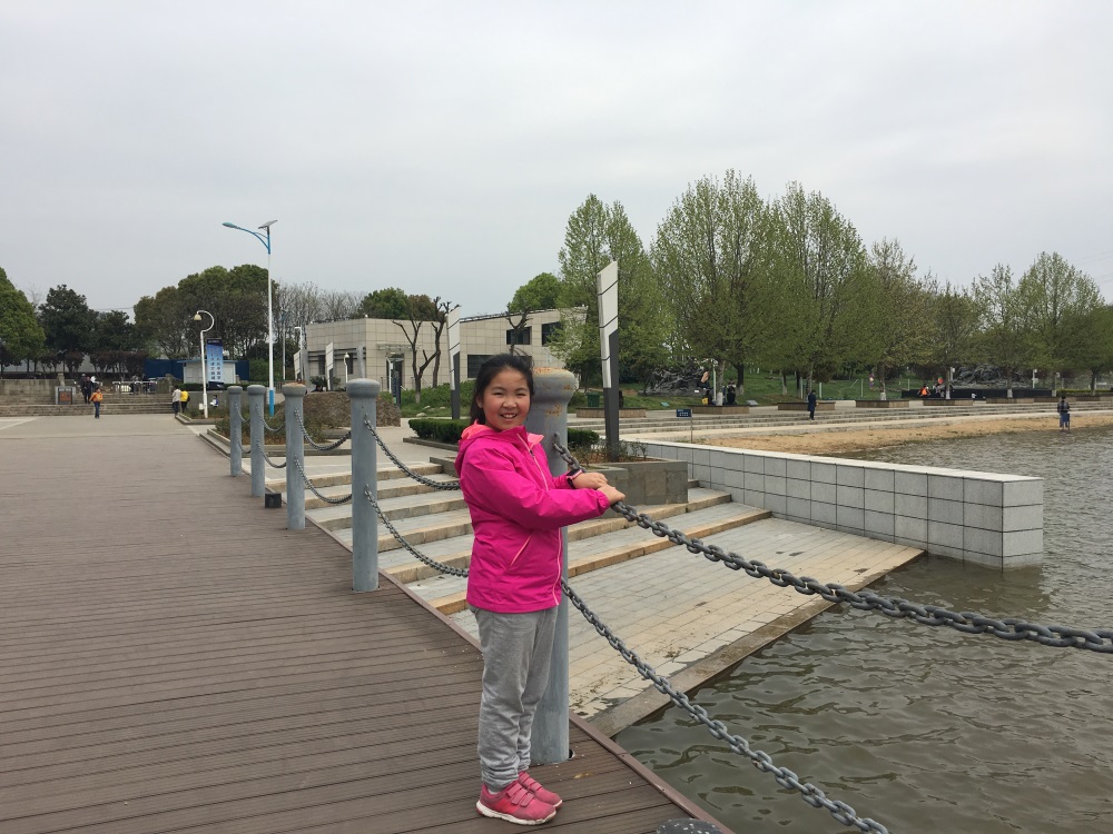 Yin Yuchen, a courtesy classmate of class 6, grade four